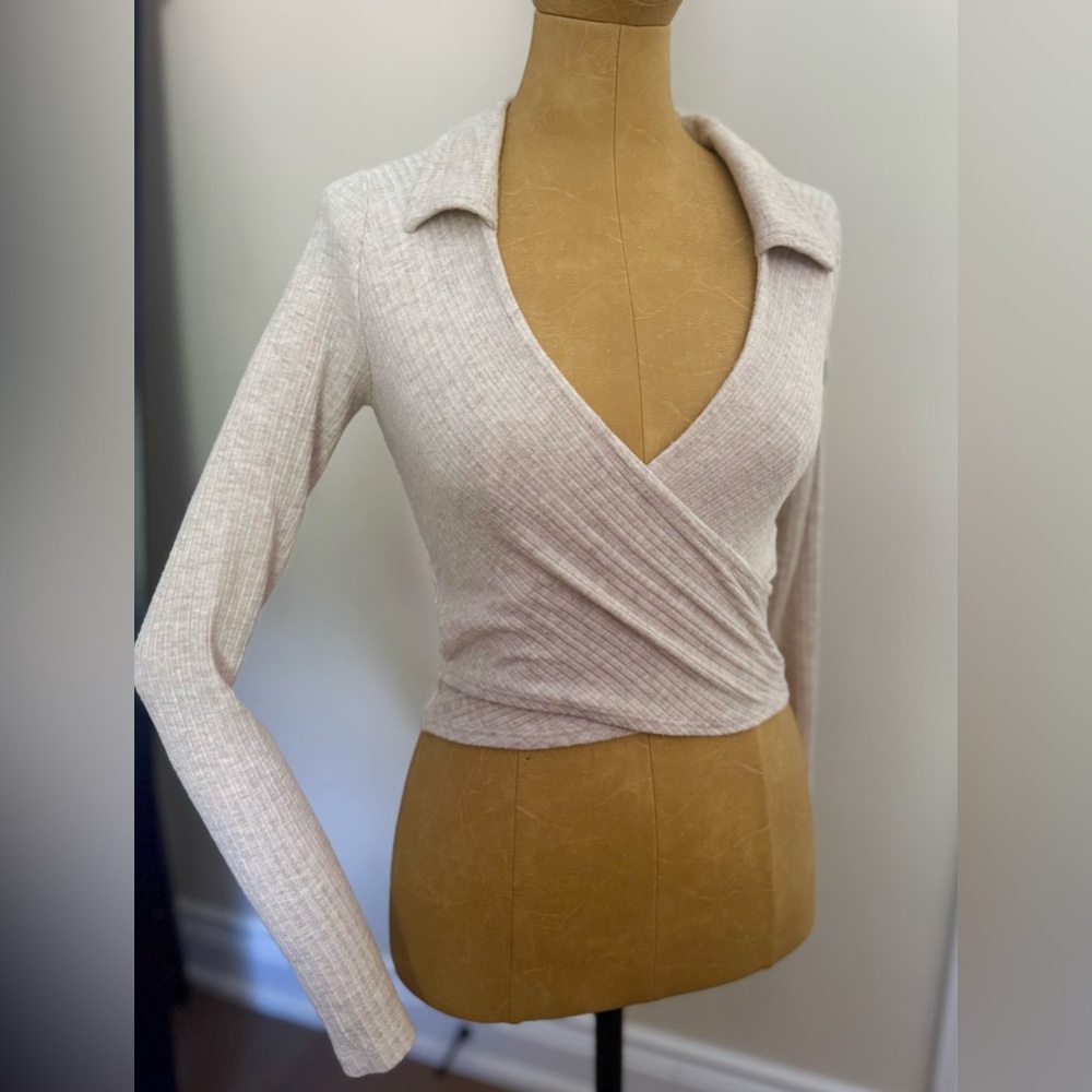ABERCROMBIE & FITCH Long Sleeve Ribbed Knit Top, Beige (XS)